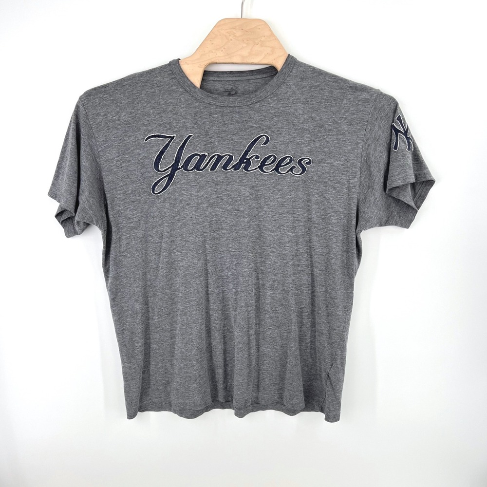 Banner Supply Co New York Yankees T Shirt Soft Large Gray Varsity Spell Out Tee